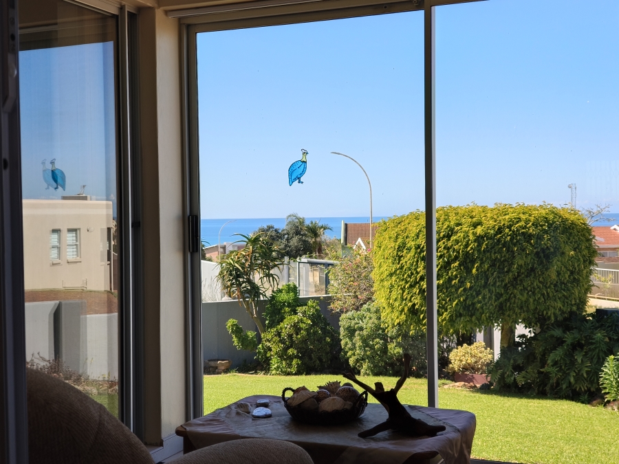 3 Bedroom Property for Sale in Wavecrest Eastern Cape